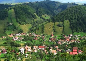 Indoor pool, sauna and private cinema. How much is the owner of one of the most expensive villas in Romania asking for?