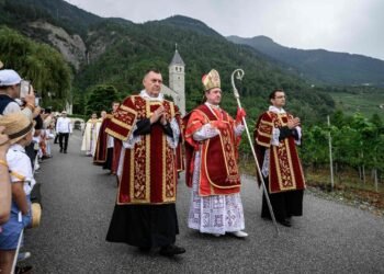 Excommunication decreed for Lefebvrite episcopal ordinations