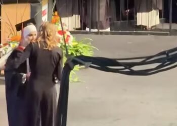 Saskatoon principal, student bombarded with messages after keffiyeh-inspired scarf incident at graduation