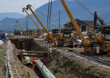 Plans for more pipelines to export Canadian oil — and emissions — as planet keeps getting hotter