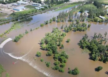 Manitoba flood assistance includes special recovery program, $500 cheques, charitable donations