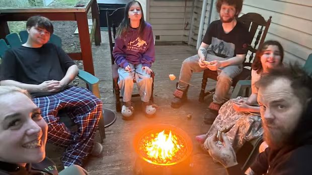 Family of 6 flees Boston Bar fires with 15 pets in tow