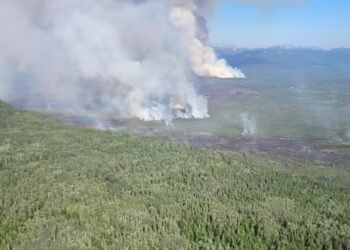 Fire outside Wrigley, N.W.T., moves closer to community