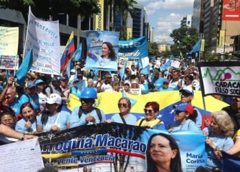 Venezuela: Venezuela Hundreds demand elections and the return of Machado