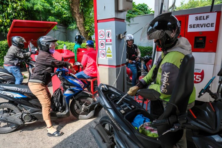 Motorists switch fuels, queue longer amid fuel price hike – Jakarta