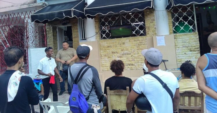 Photo of the day: In Cuba, the World Cup final is also played against blackouts