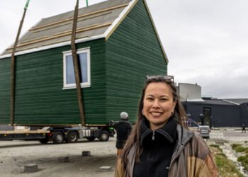 The new workshop arrived by truck