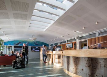 Well-known hotel finds it difficult to make money