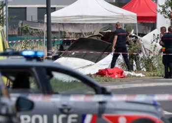 11 dead in plane crash with parachutists in France
