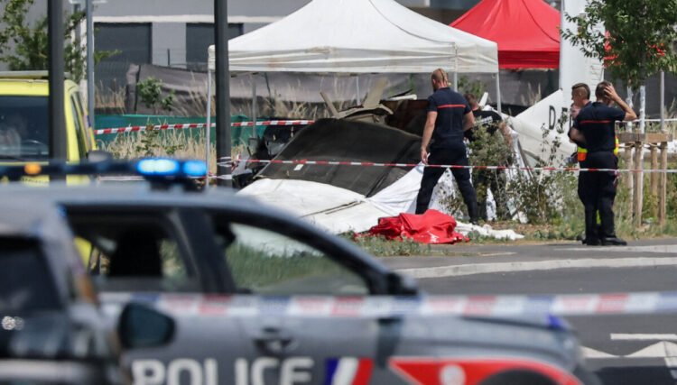 11 dead in plane crash with parachutists in France