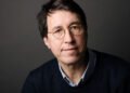Minik Rosing receives a Nordic honorary award