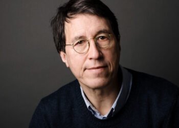 Minik Rosing receives a Nordic honorary award