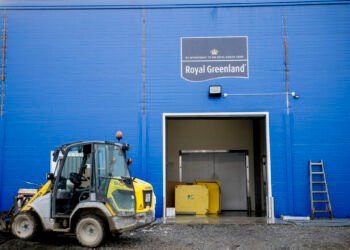 While 200 are looking for work in Tasiilaq, labor is brought in from outside