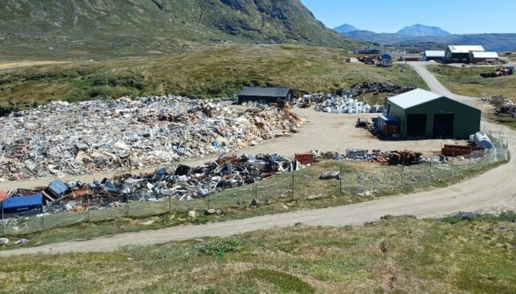 Cleanup at the landfill in Narsaq is underway