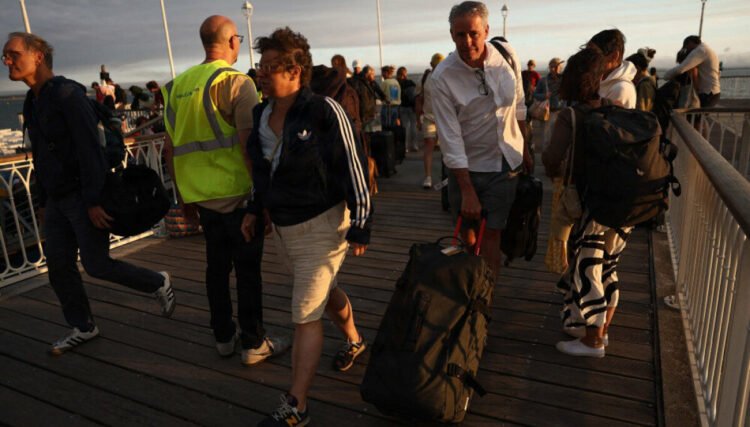 Thousands evacuated in France during forest fire