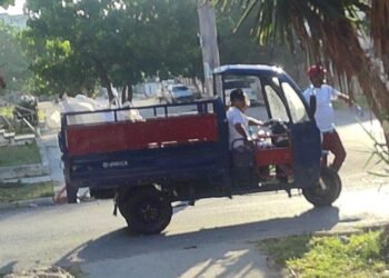 El Vedado: Operation Garbage begins with 5 of the 30 planned tricycles