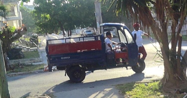 El Vedado: Operation Garbage begins with 5 of the 30 planned tricycles