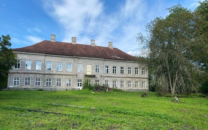 Manor loses heritage status after rare murals destroyed | News