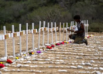 Venezuela buries unidentified bodies in graves after the earthquakes that left more than 3,000 dead | La Guaira