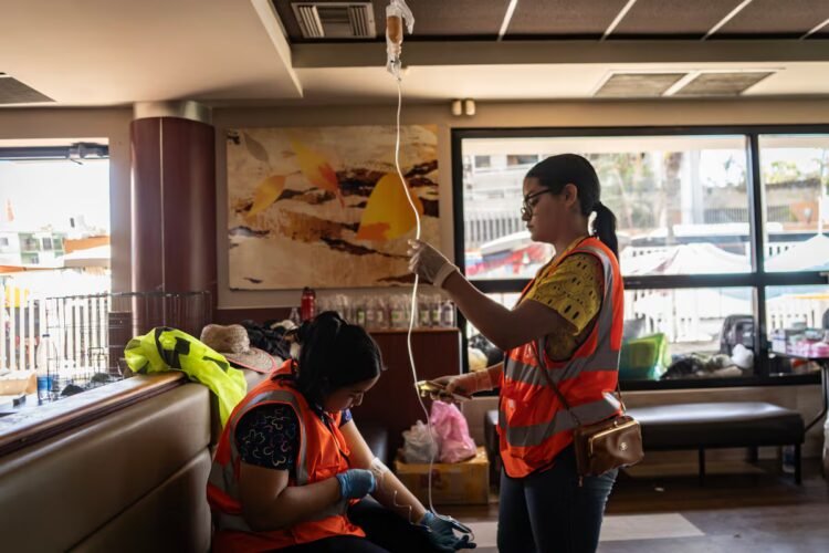 A McDonald’s converted into a hospital: improvisation and helplessness mark the first week of the earthquake in Venezuela