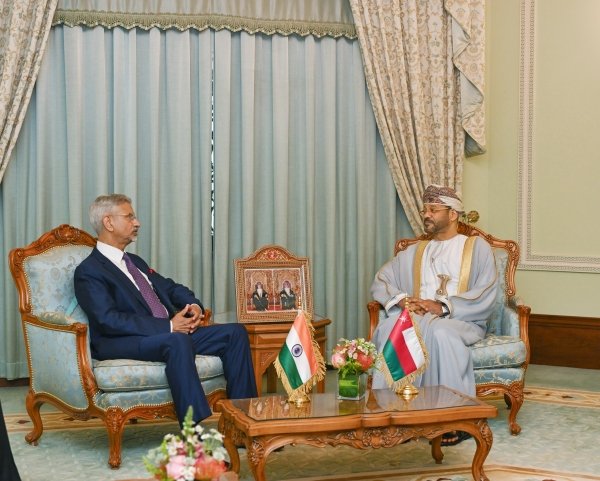 Sayyid Badr and the Indian FM discuss maritime navigation in the Hormuz
