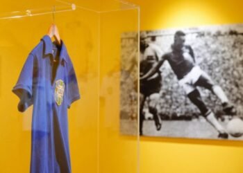 Pele’s 1958 World Cup final shirt sells for $4.9 million
