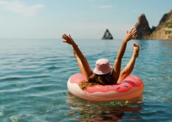 Already counting down the days until your vacation? This year he can be even more carefree!