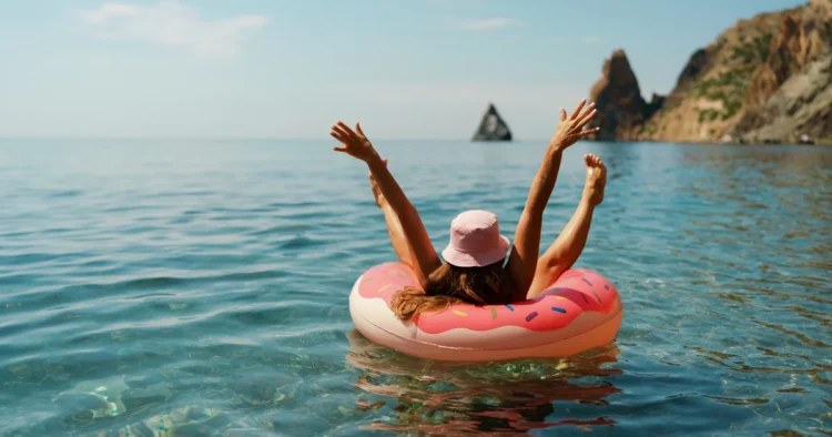 Already counting down the days until your vacation? This year he can be even more carefree!