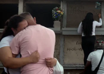 People are looking for their loved ones under the ruins, help came much too late