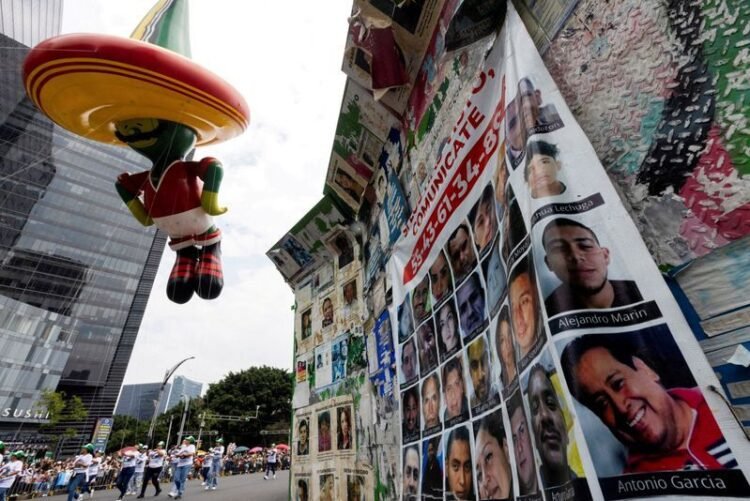 Football: Soccer-Mexicans balance World Cup joy with worries over domestic issues