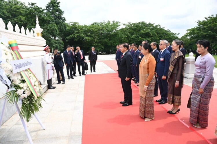 Myanmar President U Min Aung Hlaing and Spouse Daw Kyu Kyu Hla pay tribute at Laos’ Monument of the Unknown Soldier