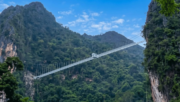 Laos to open Vangvieng glass bridge to tourists in October