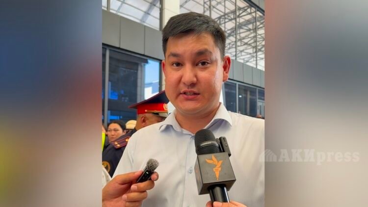 The vice-mayor of Bishkek was seen off by Madina traders with shouts