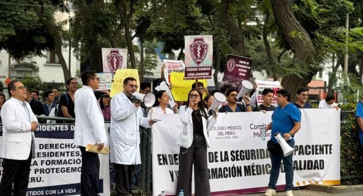 Doctors with a specialist title without going through residency training: the pros and cons of the rule, the opinion of the parties and the possible solution to the issue