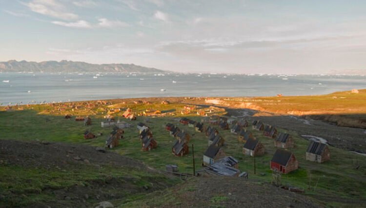 SAR operation at Qullissat – dinghy took on water