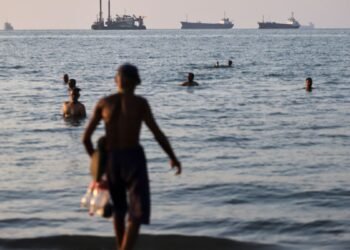 Report: $1.2 trillion in cargo stuck in Strait of Hormuz