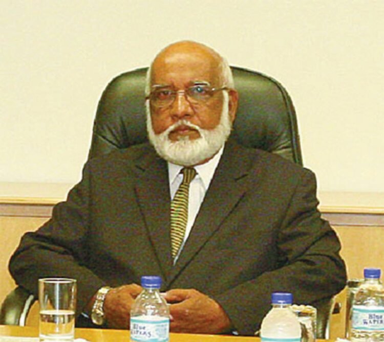 Tearful Mohammed calls on attorneys to defend hundreds held under PDOs