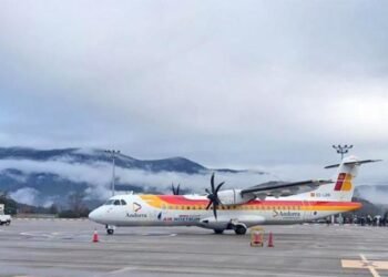 The government is studying the feasibility of a flight to Paris that could be made by Air Nostrum
