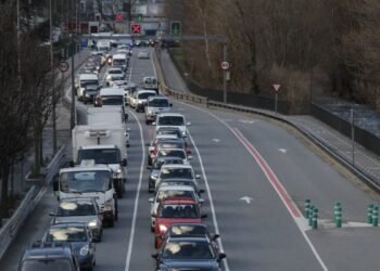 Citizens’ concern for housing decreases and that of traffic increases