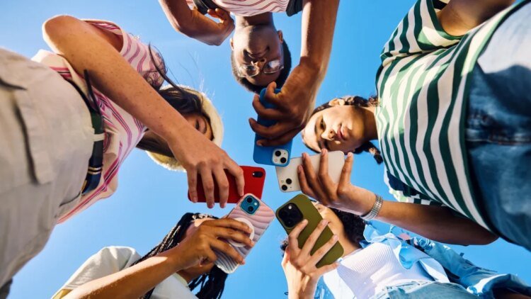 Attention: Public schools in Bogotá will have restrictions on the use of cell phones; the proposal limits cell phones during the entire school day