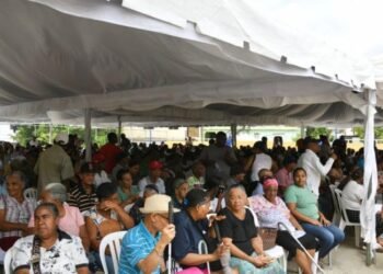 Residents of Los Ríos affected by April rains say that government aid has been insufficient