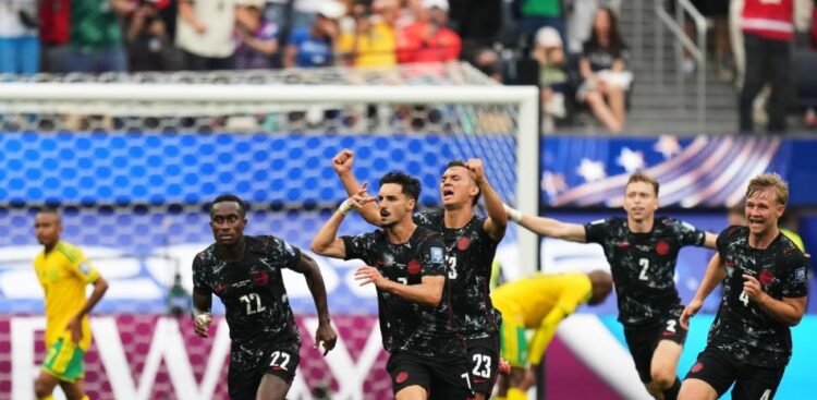 Canada scores in added time to beat South Africa 1-0 and qualify for the 8th round of the World Cup