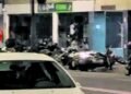 A driver drags several motorbikes parked on Avinguda Sant Antoni de la Massana