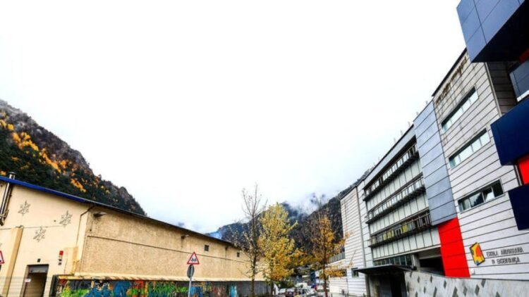 The access of students at the Andorran school in Santa Coloma to sexual content reveals a security hole in the center’s iPads