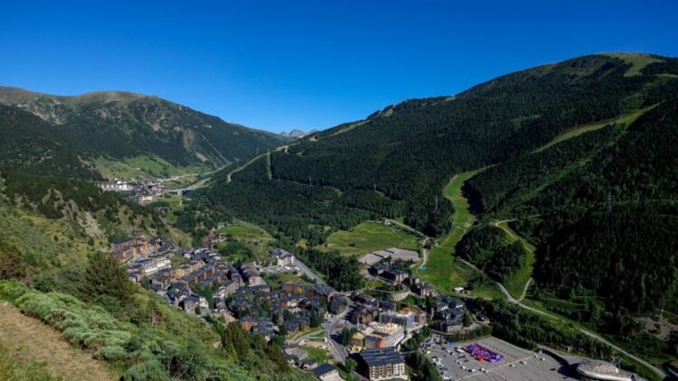 The Tarter piste car park, in Andorra, is disappearing to make way for a new real estate development of luxury homes