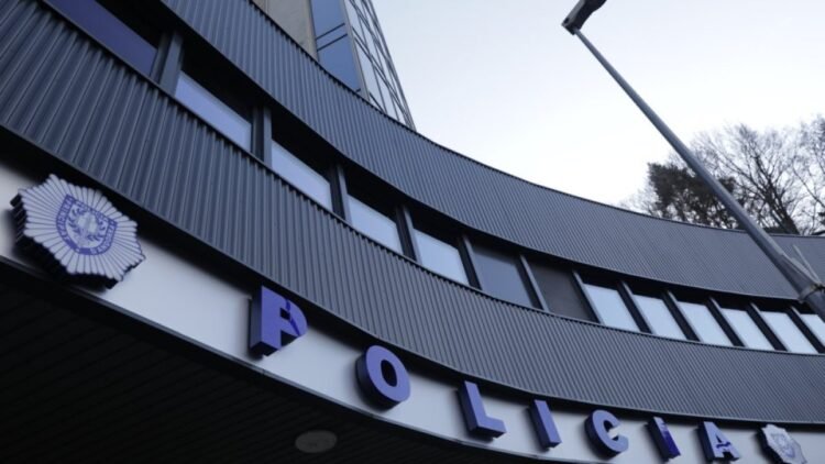 A drunken tourist smashes the door of a flat in Escaldes