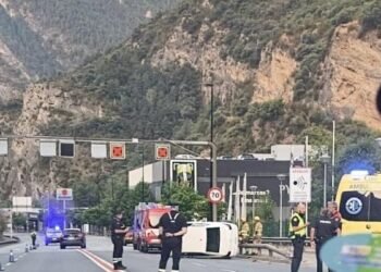 A taxi driver tests positive for alcohol after overturning in La Margineda