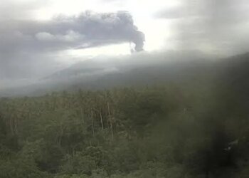 Volcano disrupts flights