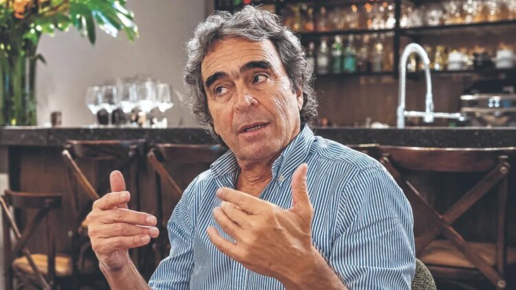 ‘I don’t like what I’m seeing, it’s time to return to the political arena’: Sergio Fajardo / Interview by Mauricio Reina