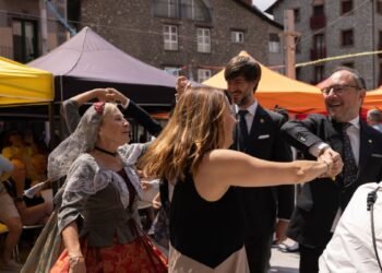 The Head of Government of Andorra, Xavier Espot, and the Consul Major of Escaldes, Rosa Gili, open the door to rethinking the major holidays